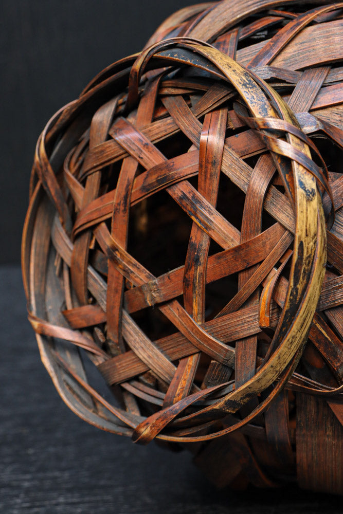 丸みをつけた竹編みが魅力の花カゴ　DC8955