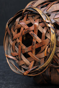 丸みをつけた竹編みが魅力の花カゴ　DC8955