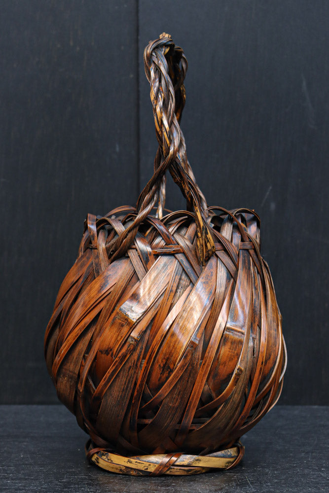 丸みをつけた竹編みが魅力の花カゴ　DC8955