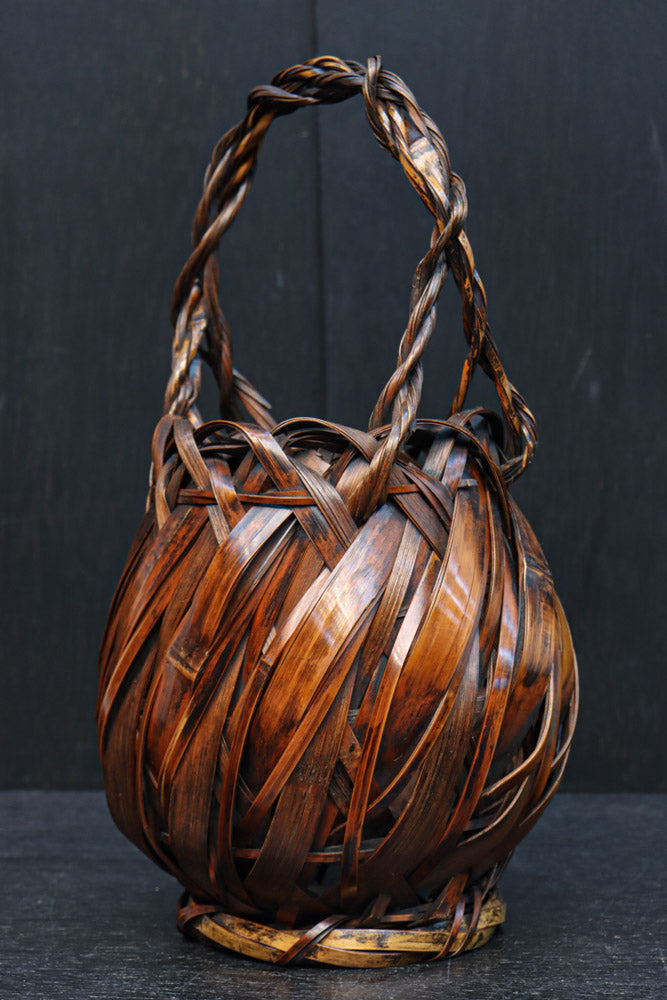 丸みをつけた竹編みが魅力の花カゴ　DC8955