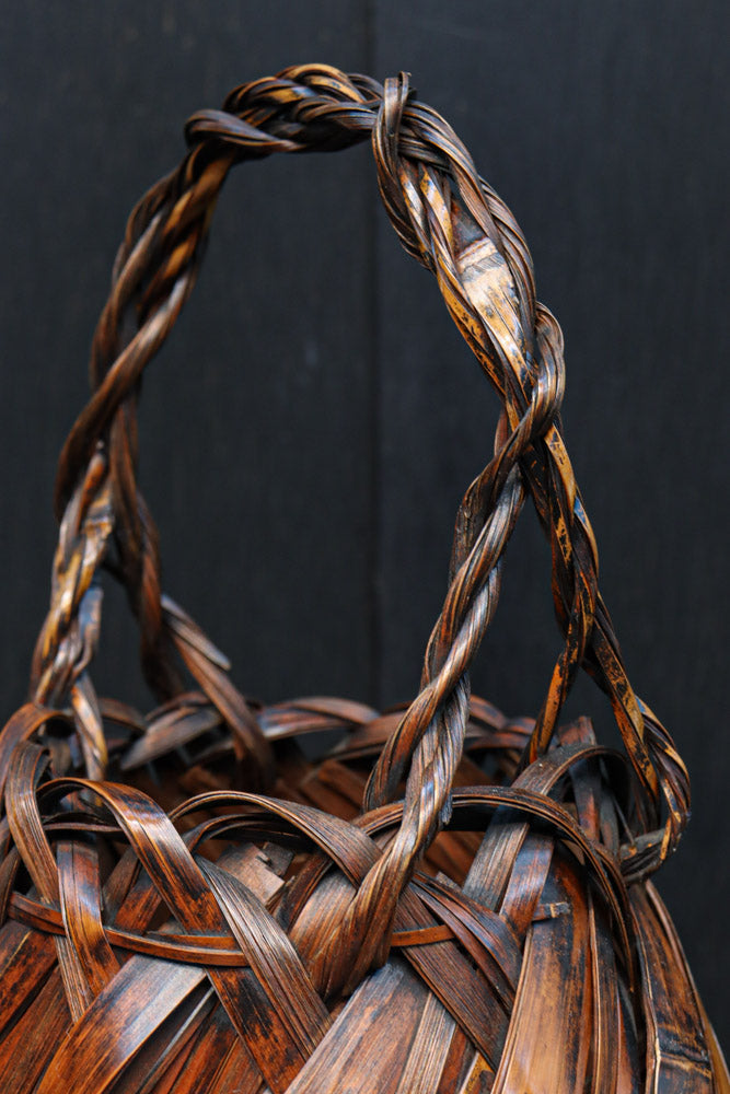 丸みをつけた竹編みが魅力の花カゴ　DC8955