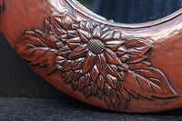 美しい花彫刻が華やかな鎌倉彫の壁掛け鏡　DC8956