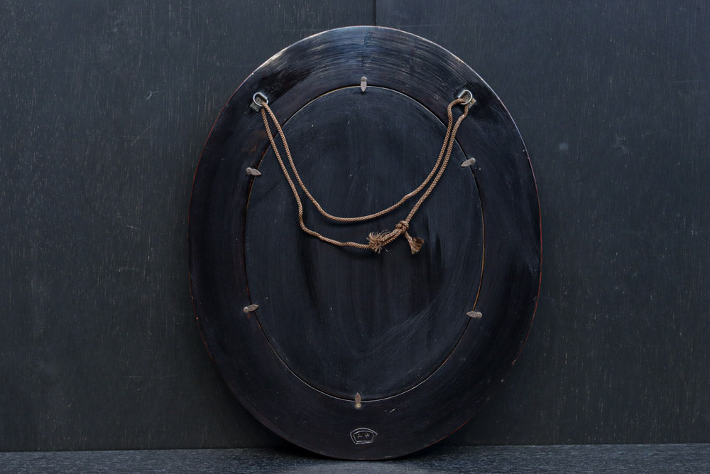 朱漆の花柄で華やかな面持ちの鎌倉彫の壁掛け鏡　DC8957