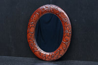 朱漆の花柄で華やかな面持ちの鎌倉彫の壁掛け鏡　DC8957