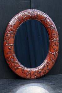 朱漆の花柄で華やかな面持ちの鎌倉彫の壁掛け鏡　DC8957