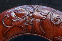 朱漆の花柄で華やかな面持ちの鎌倉彫の壁掛け鏡　DC8957