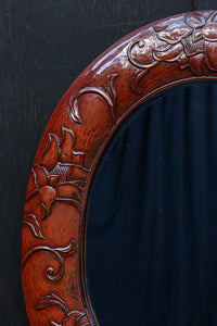 朱漆の花柄で華やかな面持ちの鎌倉彫の壁掛け鏡　DC8957