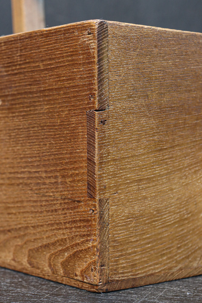 木地色の穏やかな杢目が魅力の持ち手付き炭入れ　DC8958ab　在庫(a:1 b:1)個