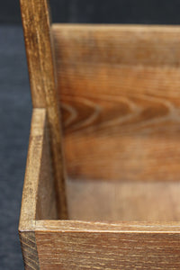 木地色の穏やかな杢目が魅力の持ち手付き炭入れ　DC8958ab　在庫(a:1 b:1)個