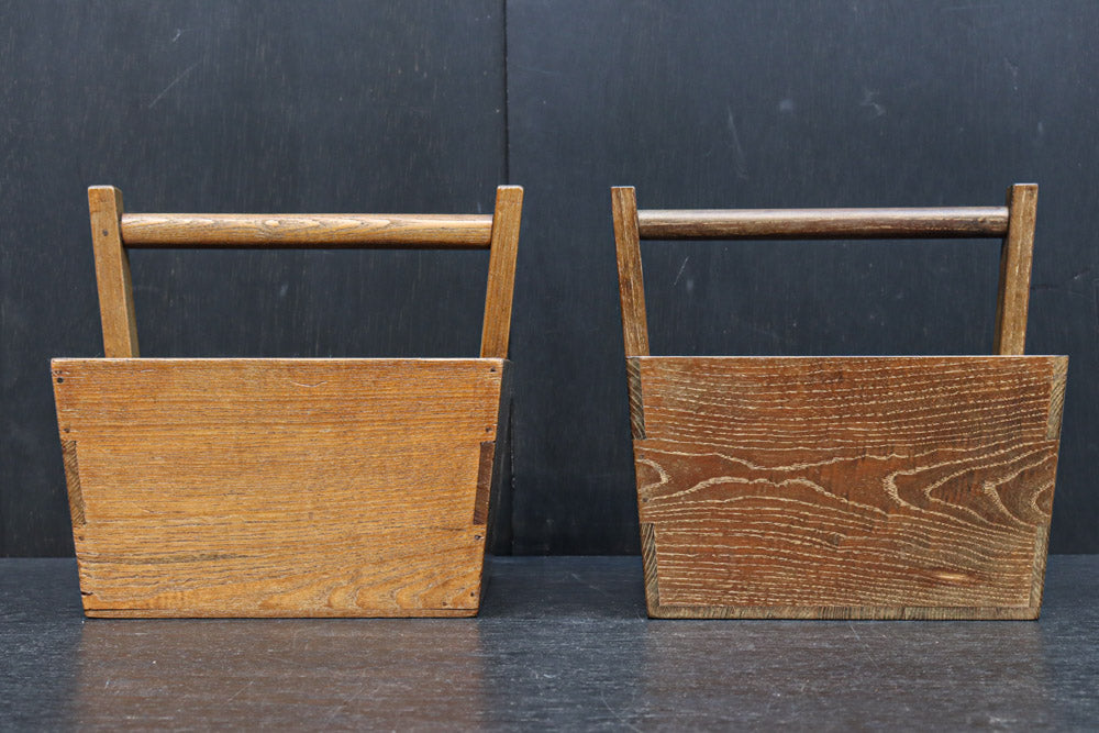 木地色の穏やかな杢目が魅力の持ち手付き炭入れ　DC8958ab　在庫(a:1 b:1)個