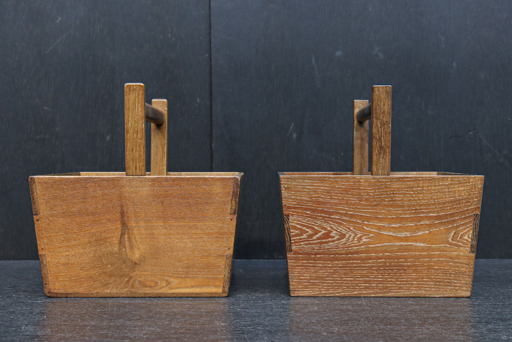 木地色の穏やかな杢目が魅力の持ち手付き炭入れ　DC8958ab　在庫(a:1 b:1)個