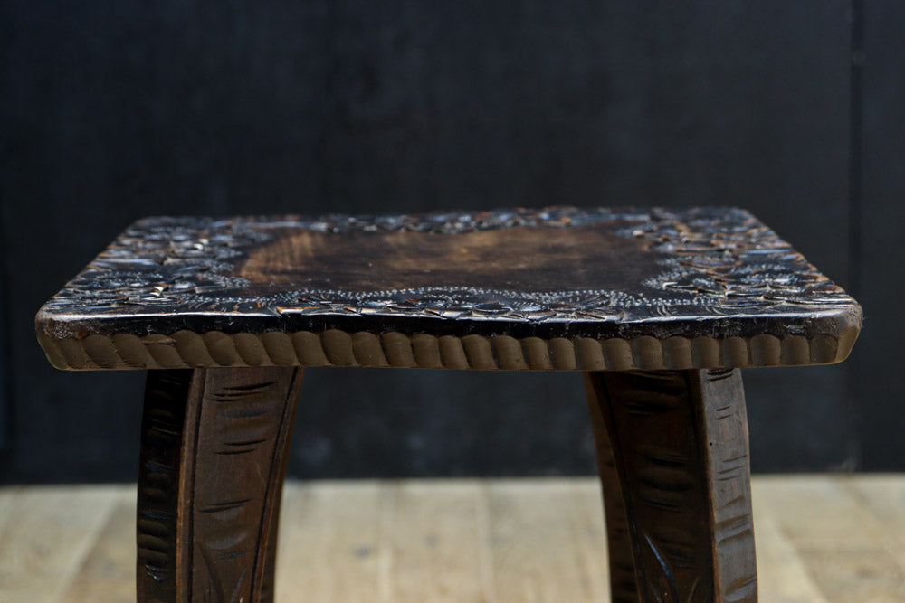 桜模様で華やいだ魅力的な面持ちの軽井沢彫りの花台 DC8962 – 古福庵