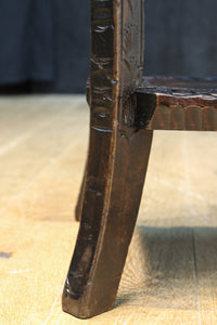 桜模様で華やいだ魅力的な面持ちの軽井沢彫りの花台　DC8962