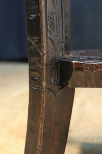 桜模様で華やいだ魅力的な面持ちの軽井沢彫りの花台　DC8962