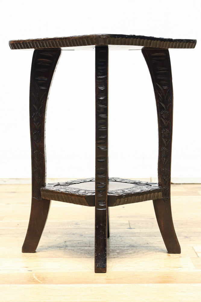 桜模様で華やいだ魅力的な面持ちの軽井沢彫りの花台　DC8962