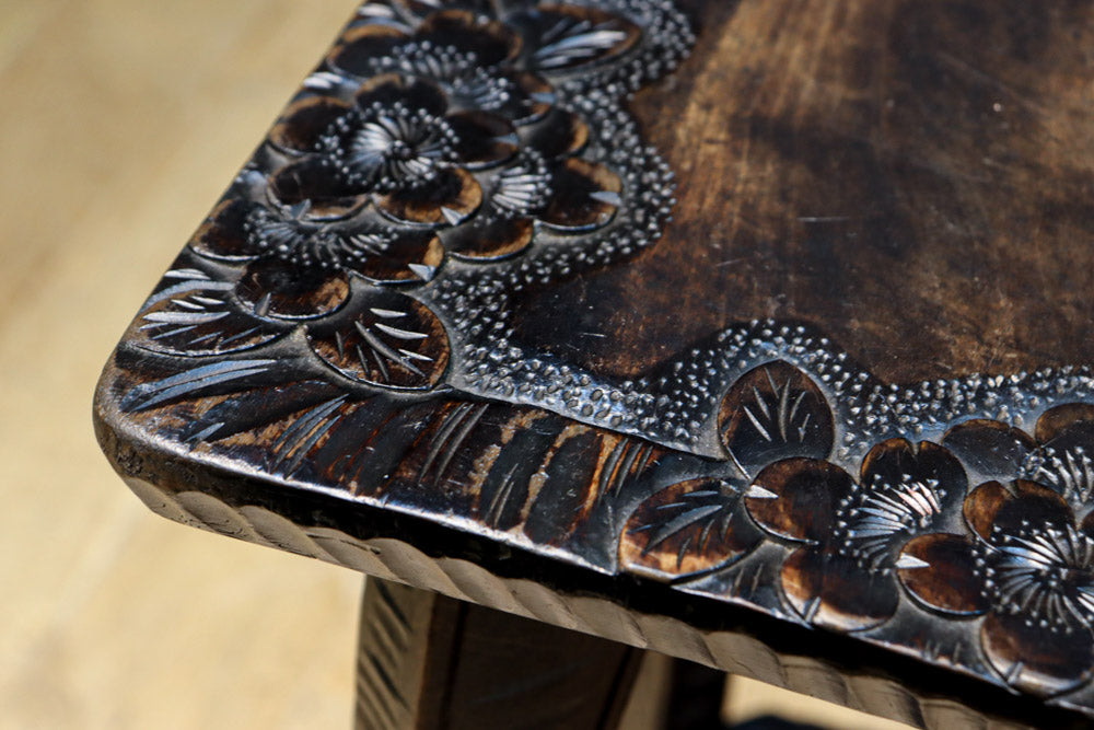 桜模様で華やいだ魅力的な面持ちの軽井沢彫りの花台 DC8962 – 古福庵