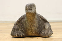 素朴な雰囲気のカメの石像　DC8975