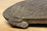 素朴な雰囲気のカメの石像　DC8975