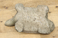 素朴な雰囲気のカメの石像　DC8975