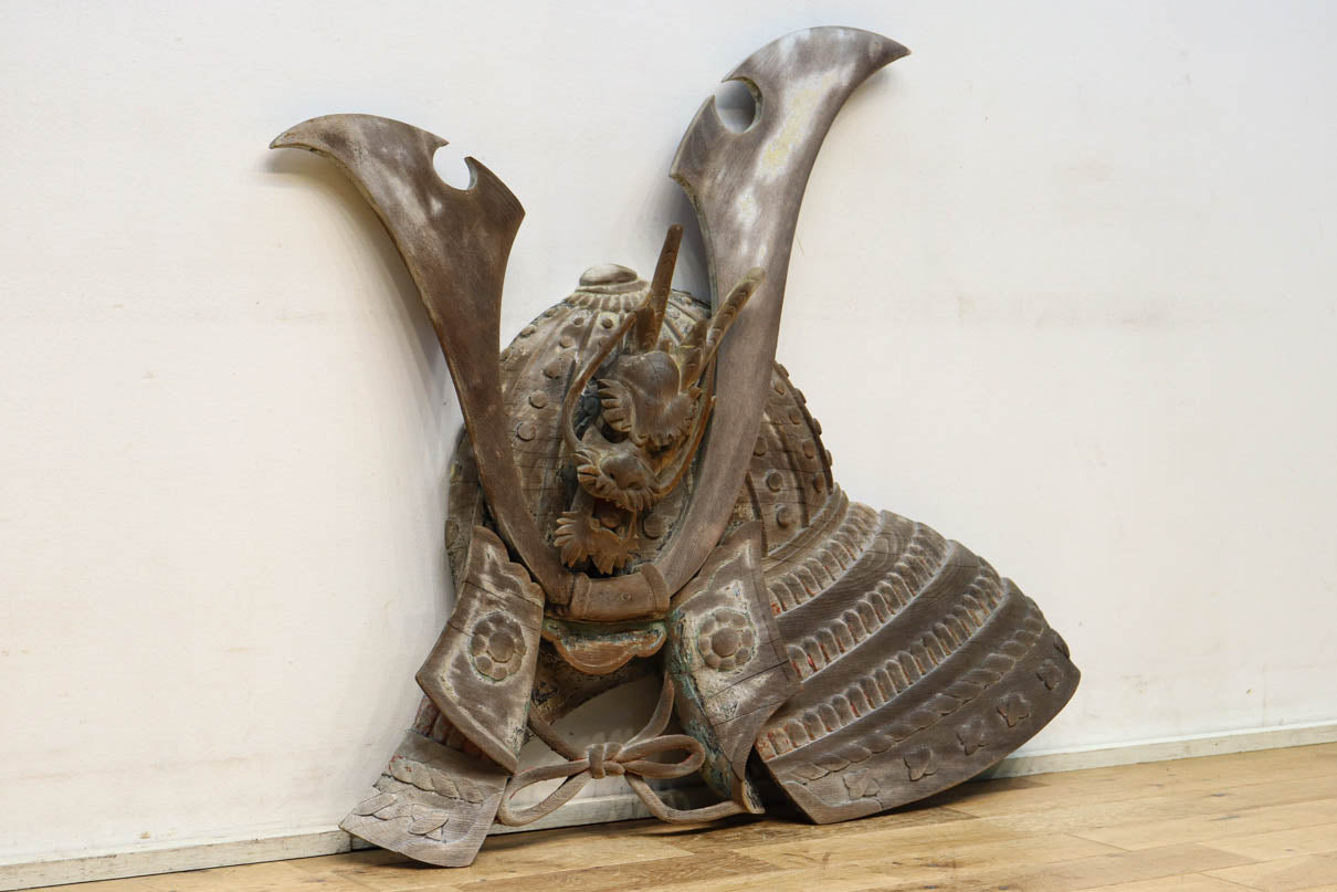 大珍品！！龍を装飾した迫力のある兜の大振りの彫刻飾り　DC9025