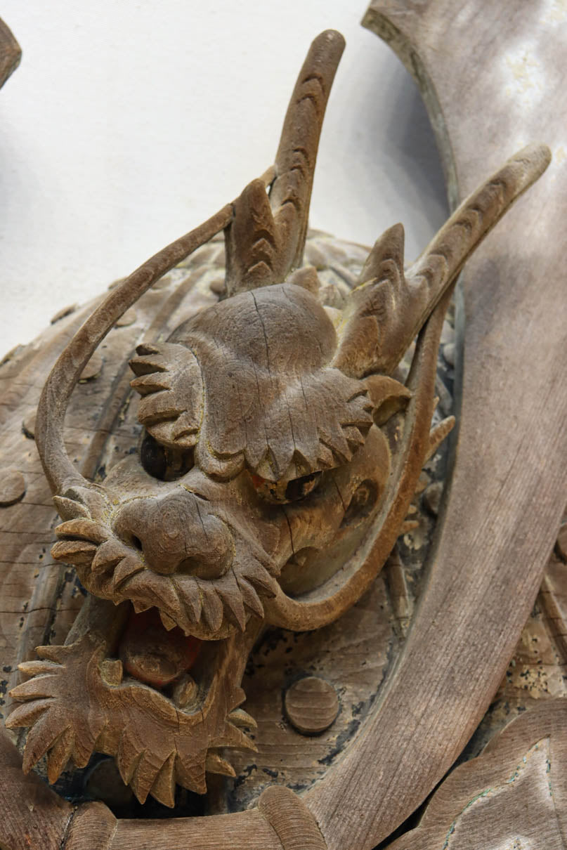 大珍品！！龍を装飾した迫力のある兜の大振りの彫刻飾り　DC9025