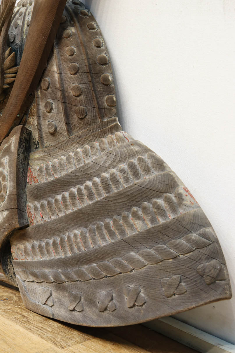 大珍品！！龍を装飾した迫力のある兜の大振りの彫刻飾り　DC9025