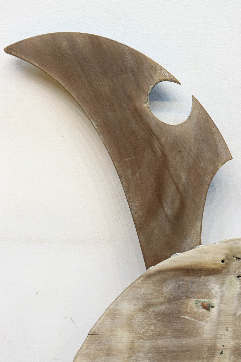 大珍品！！龍を装飾した迫力のある兜の大振りの彫刻飾り　DC9025