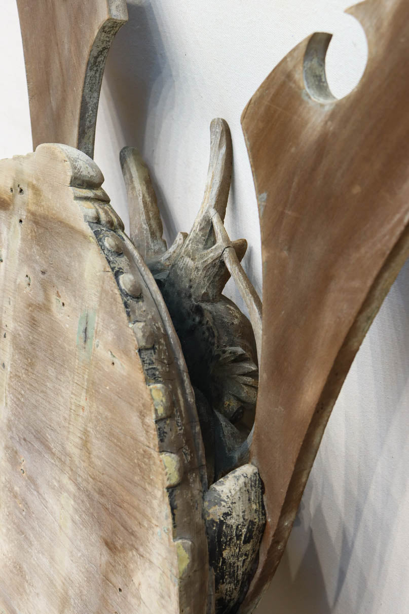 大珍品！！龍を装飾した迫力のある兜の大振りの彫刻飾り　DC9025