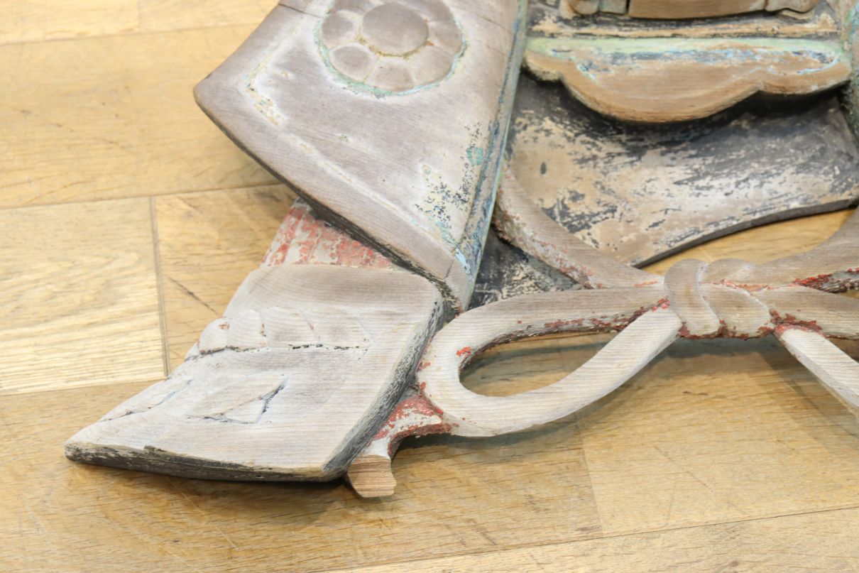 大珍品！！龍を装飾した迫力のある兜の大振りの彫刻飾り　DC9025