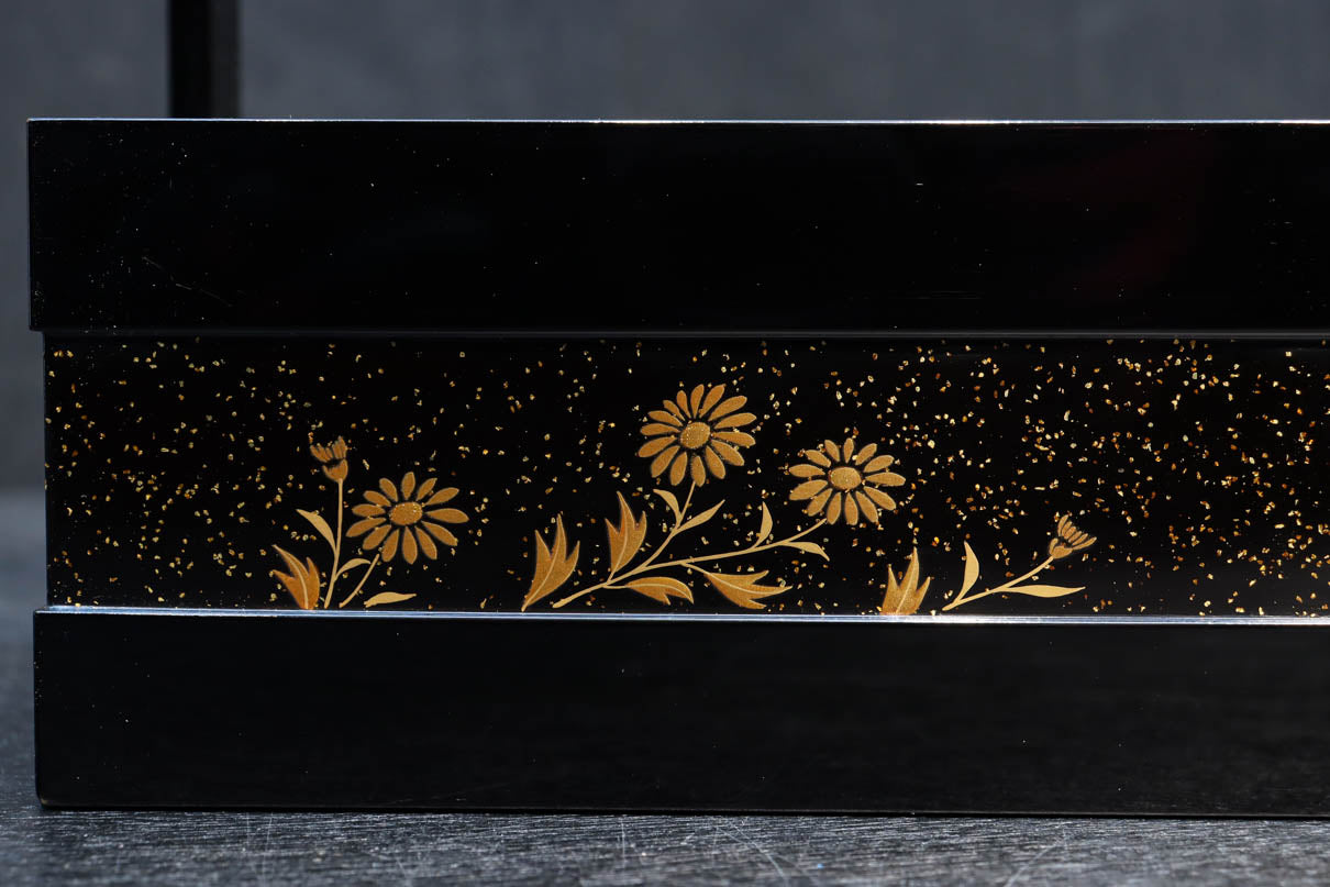 黒漆の色彩に菊花模様で上品な趣きある手提げ小箱 DC9155 在庫2個 – 古