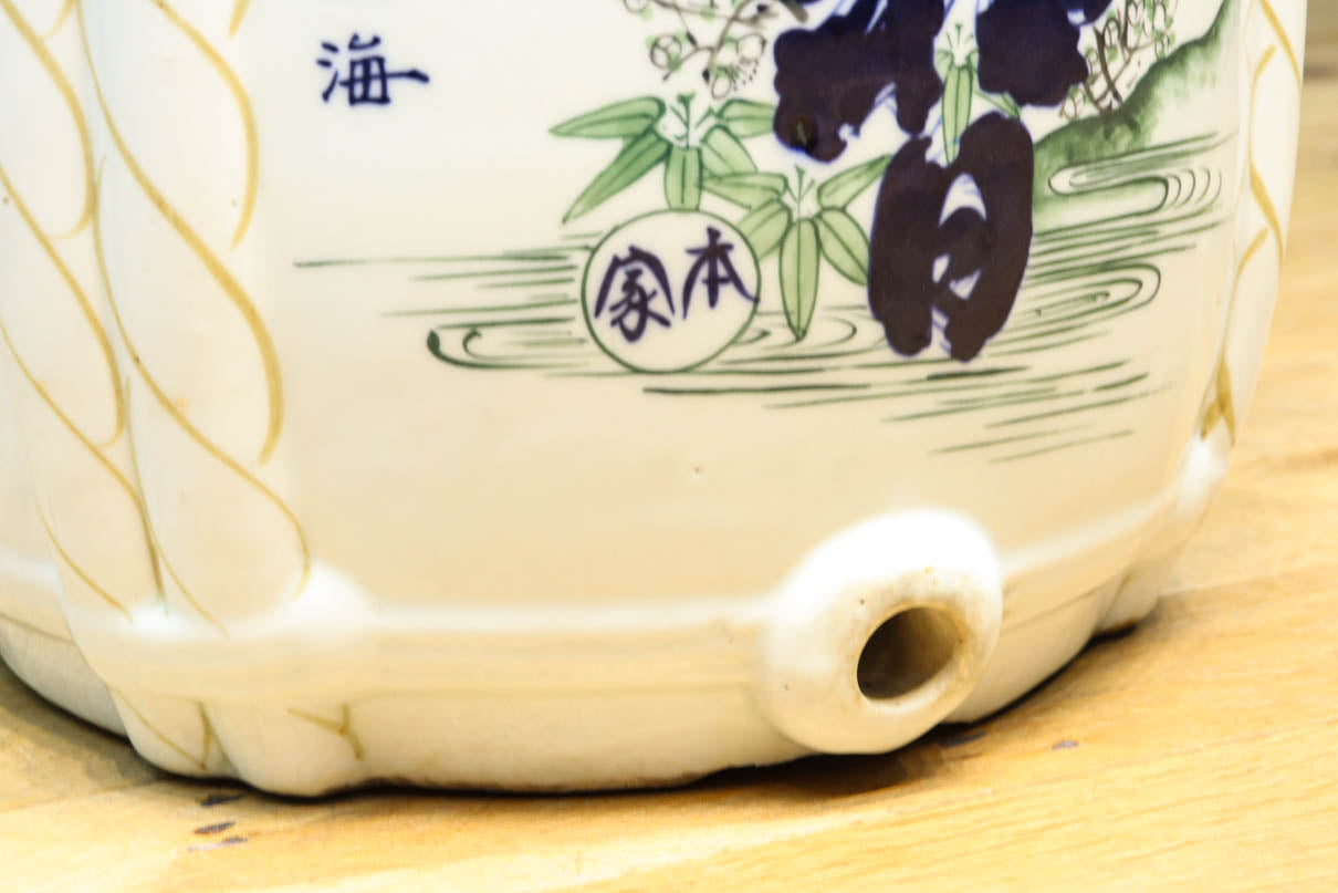 酒樽陶器 昭和レトロ　18リットル 文字を添えた花絵柄で華のある大型の陶器製酒樽 DC9209 – 古福庵