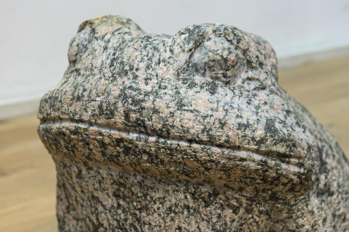 岩風呂に飾ってた石のカエルです  三匹セット ガーデンオブジェ 石の蛙三匹 | caeru