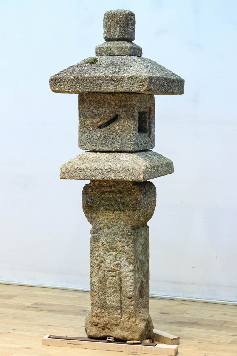 Antique tool (stone lantern) DC9264 
