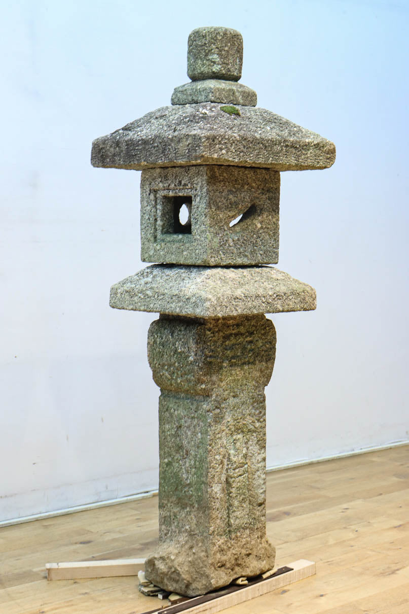 Antique tool (stone lantern) DC9264 