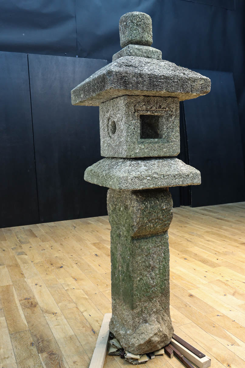 Antique tool (stone lantern) DC9264 