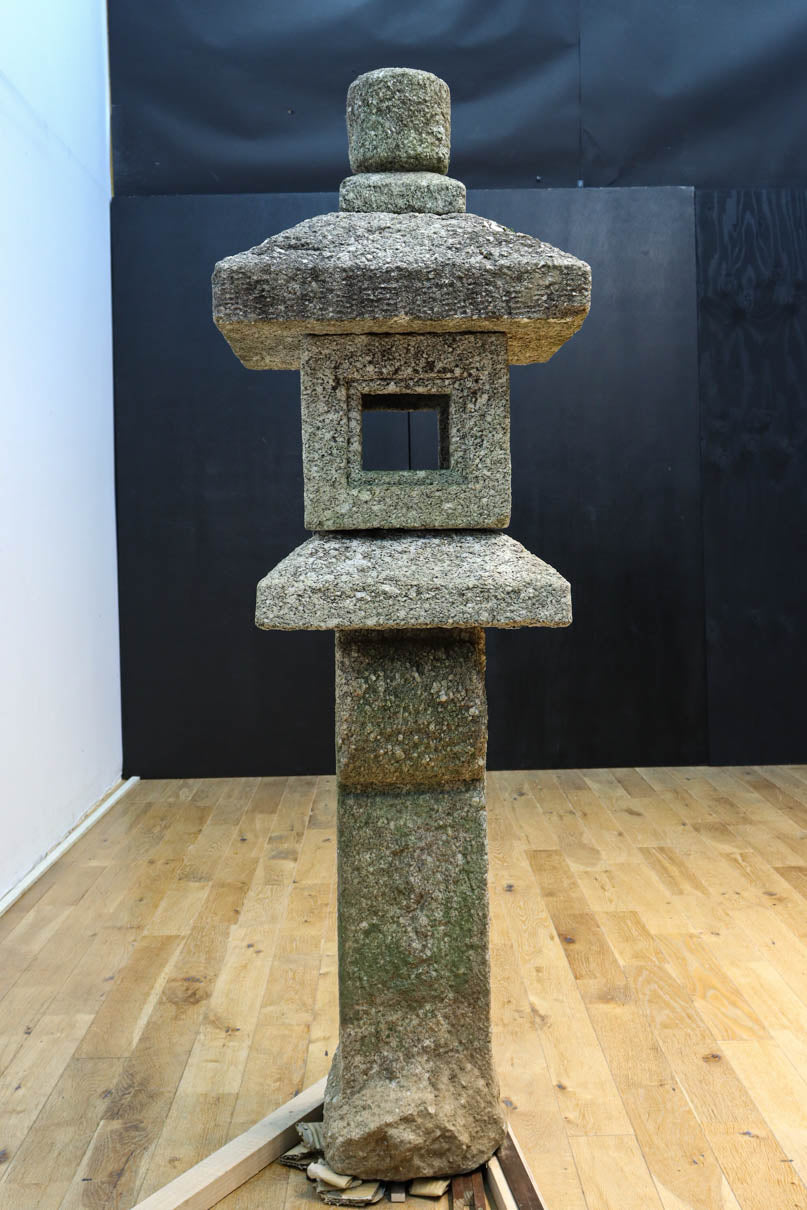 Antique tool (stone lantern) DC9264 