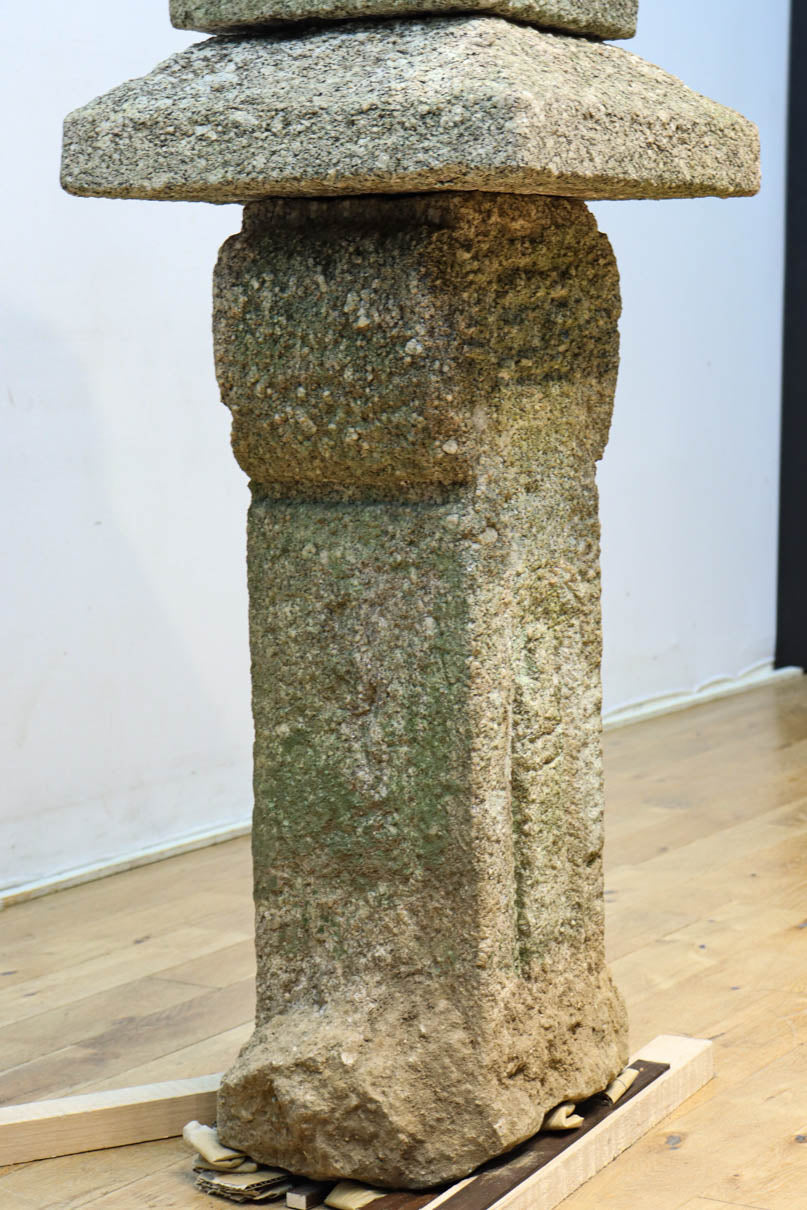 Antique tool (stone lantern) DC9264 