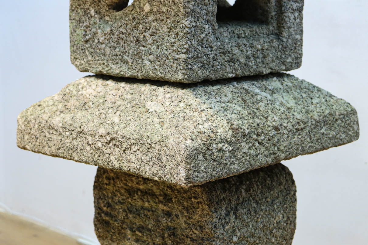 Antique tool (stone lantern) DC9264 