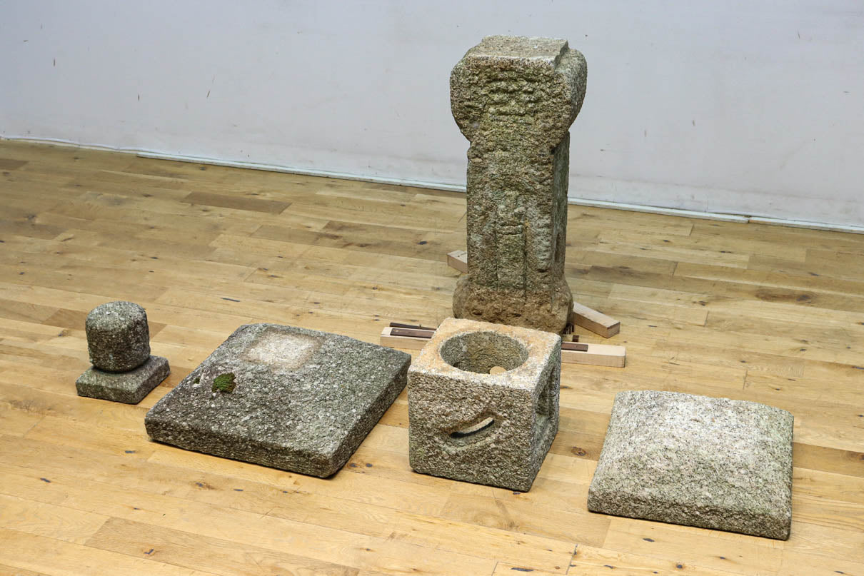 Antique tool (stone lantern) DC9264 