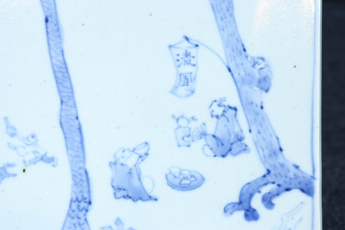 風景や植物の模様で味わいのある古伊万里の染付角皿　DC9268a-k　在庫(a:1 b:1商談中 c:0 d:1商談中 e:1商談中 f:1商談中 g:0 h:1 i:0 j:1 k:0)脚