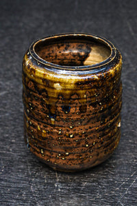 味わい深い色合いが魅力の花器　DC9372