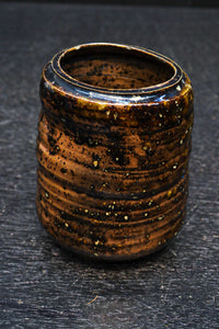味わい深い色合いが魅力の花器　DC9372