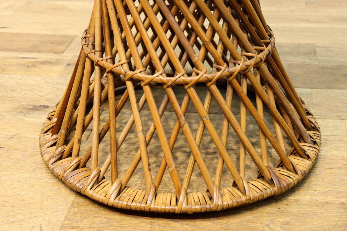 籐の編み込みが美しいスツール　DC9435