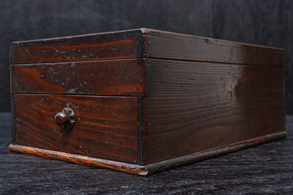 Antique tool box (Certificate Holder) DC9472