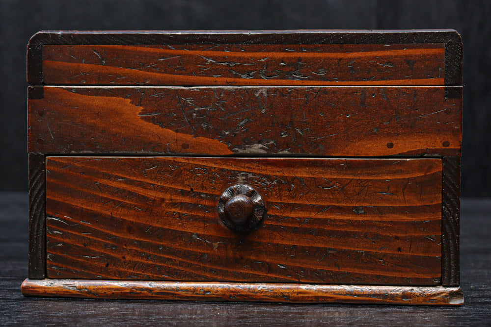 Antique tool box (Certificate Holder) DC9472