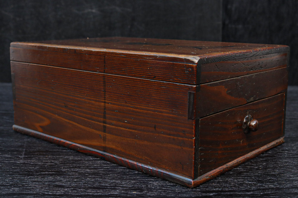 Antique tool box (Certificate Holder) DC9472