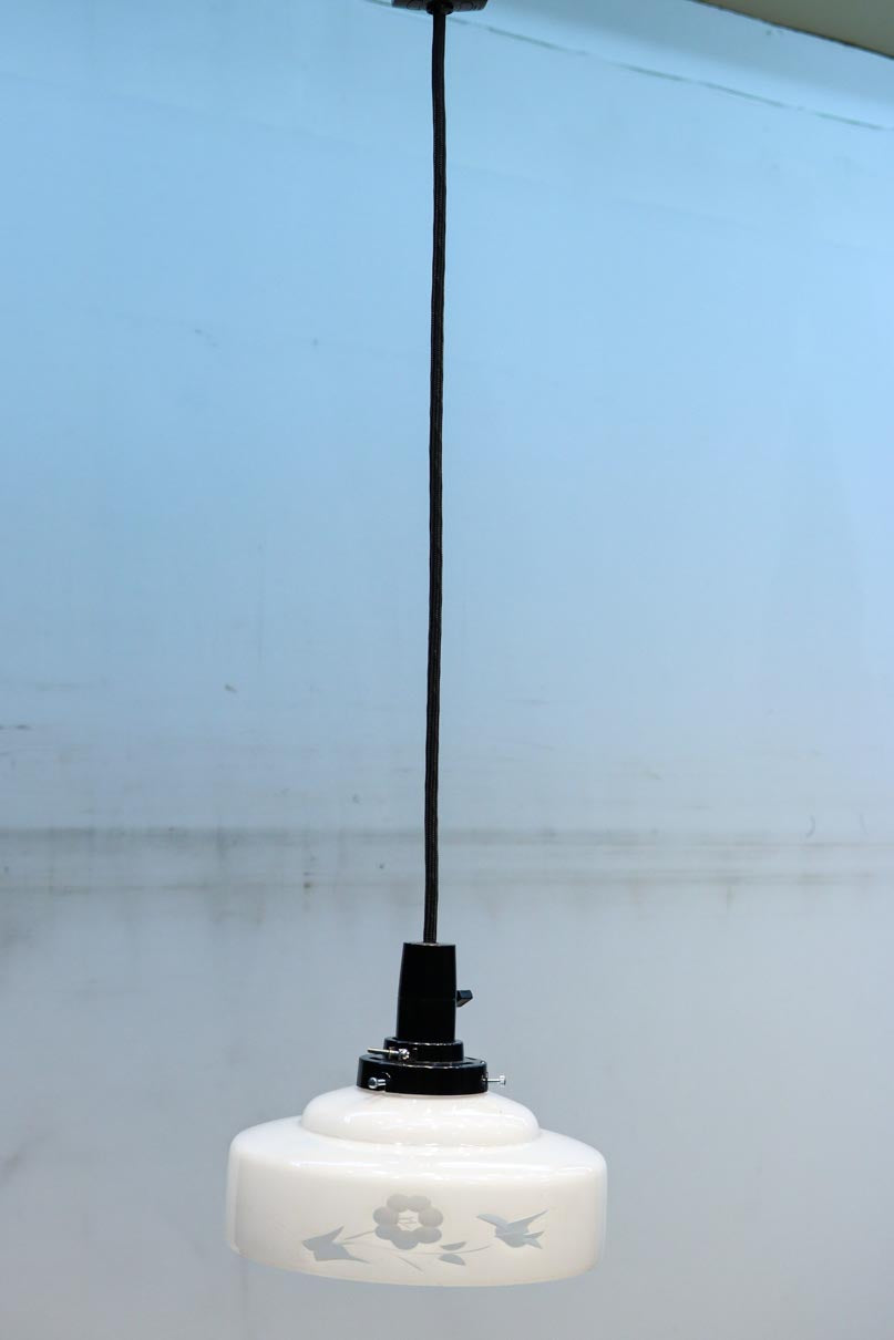 花と鳥の透かし模様で和の趣きある電笠　DC9513