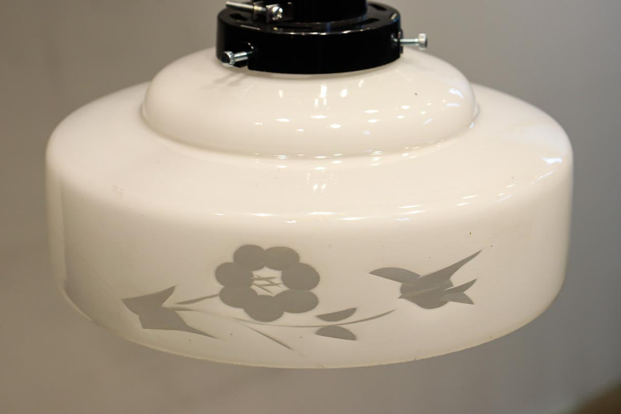 花と鳥の透かし模様で和の趣きある電笠　DC9513