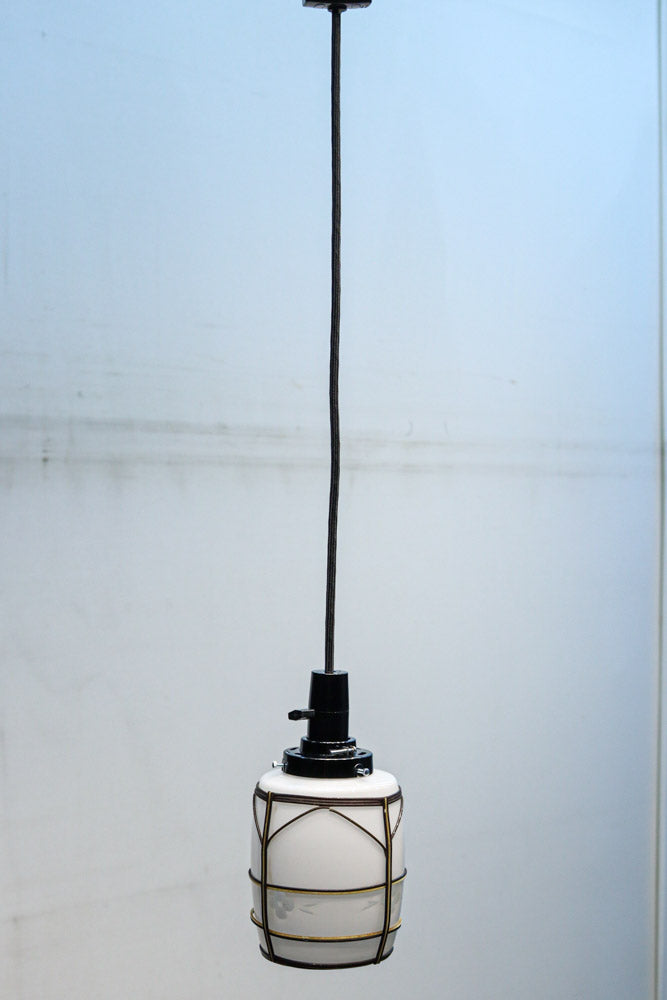 セル装飾に花の透かし絵が浮かぶ電笠　DC9519