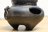 重厚ながら上品なデザインをした茶釜　DC9524